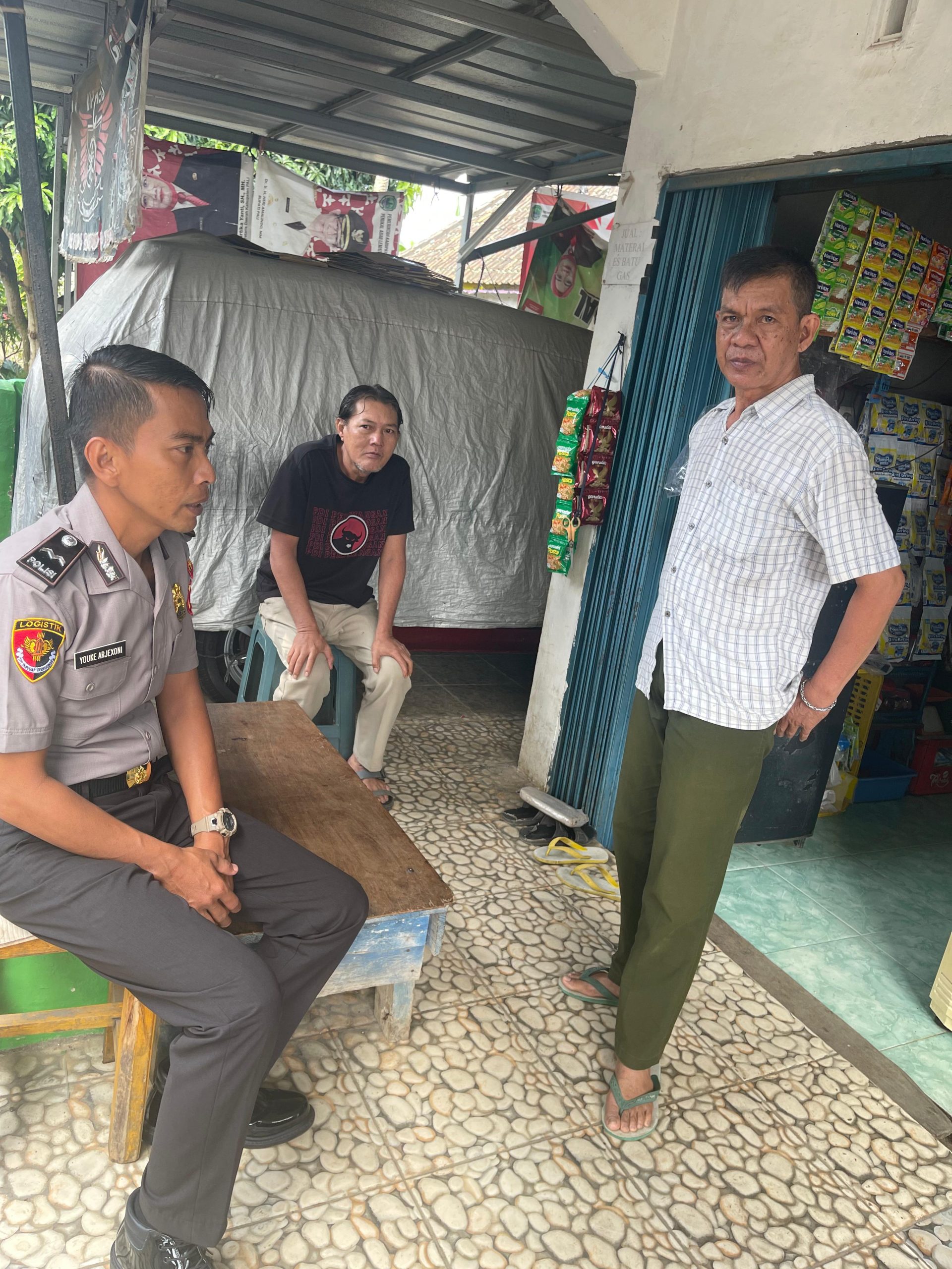 Polisi Bebusik Bag Logistik Polres PALI: Mendengar Warga, Menguatkan Kamtibmas dari Lingkungan