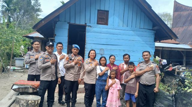 Kapolres Samosir Janji Sekolahkan Anak PHL hingga Tamat SMA, Serahkan Bantuan Sosial Penuh Kepedulian