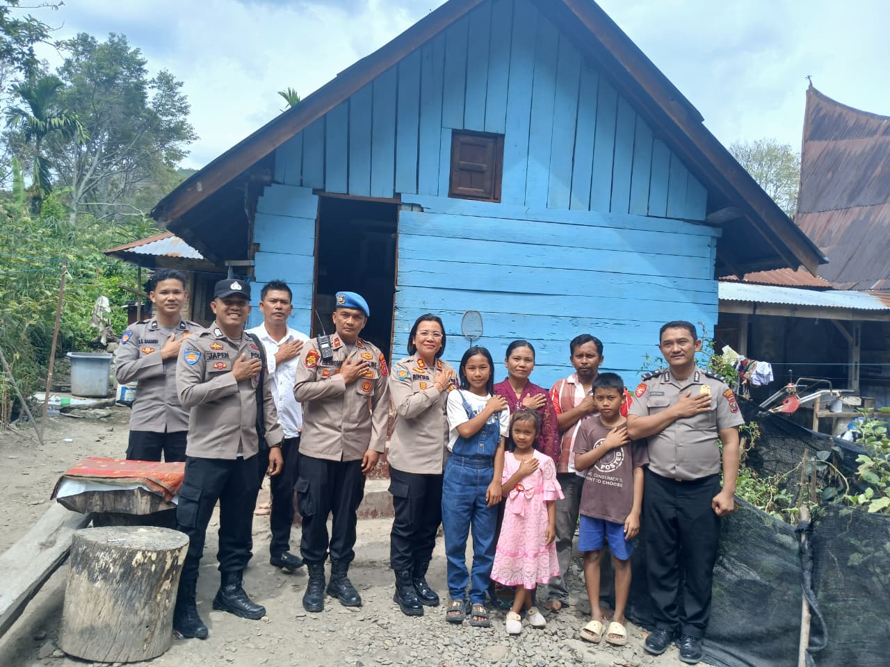 Kapolres Samosir Janji Sekolahkan Anak PHL hingga Tamat SMA, Serahkan Bantuan Sosial Penuh Kepedulian