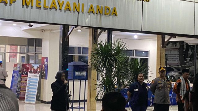 Kapolres Metro Bekasi Tekankan Patroli Humanis Saat Apel KRYD di Cikarang Barat