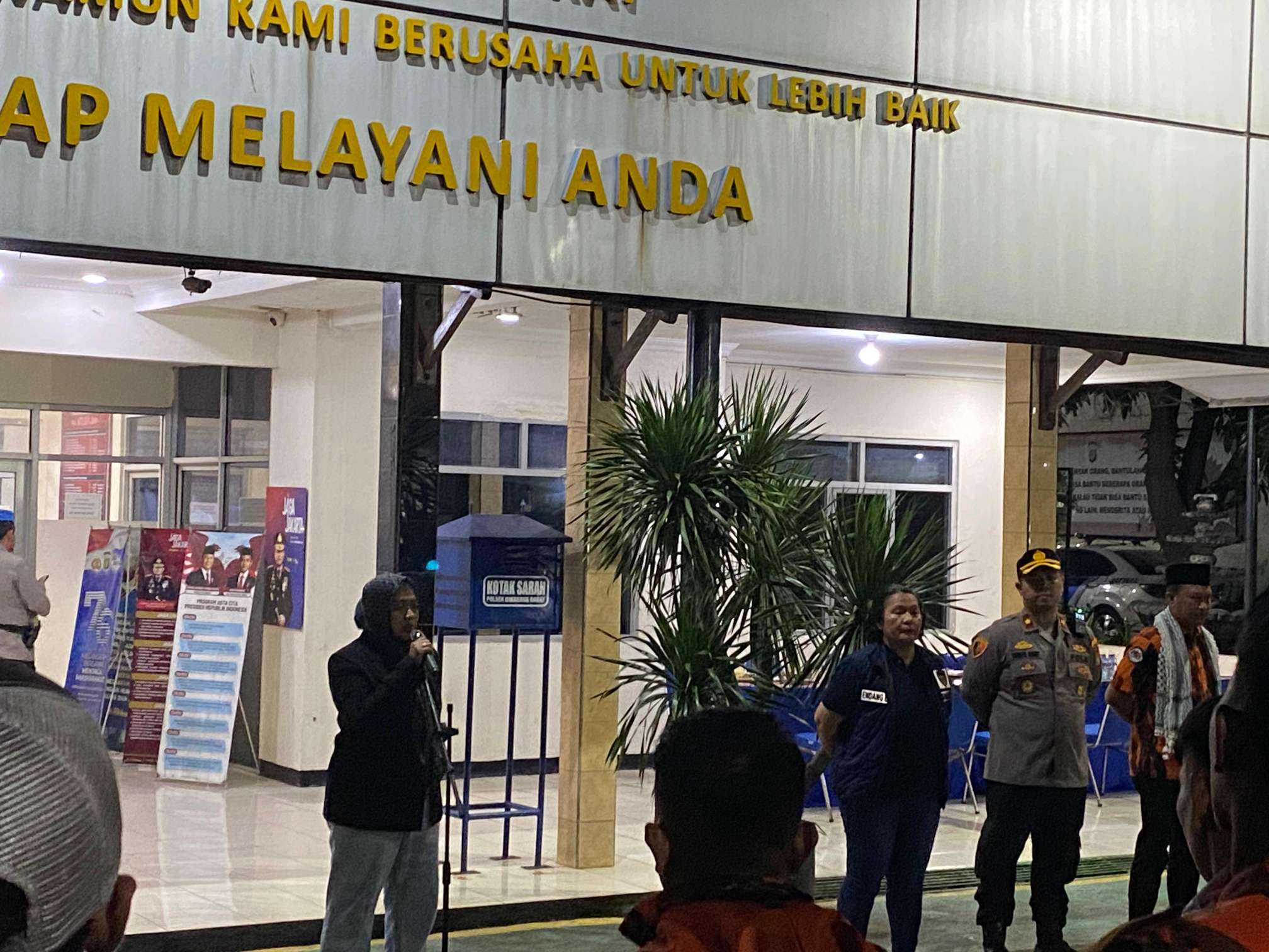 Kapolres Metro Bekasi Tekankan Patroli Humanis Saat Apel KRYD di Cikarang Barat