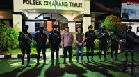 Tingkatkan Keamanan Wilayah, Patroli Patra Brimob Den D PMJ Sambangi Polsek Cikarang Timur