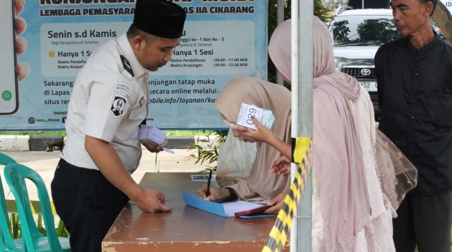 Ratusan Keluarga Padati Lapas di Hari Pertama Lebaran