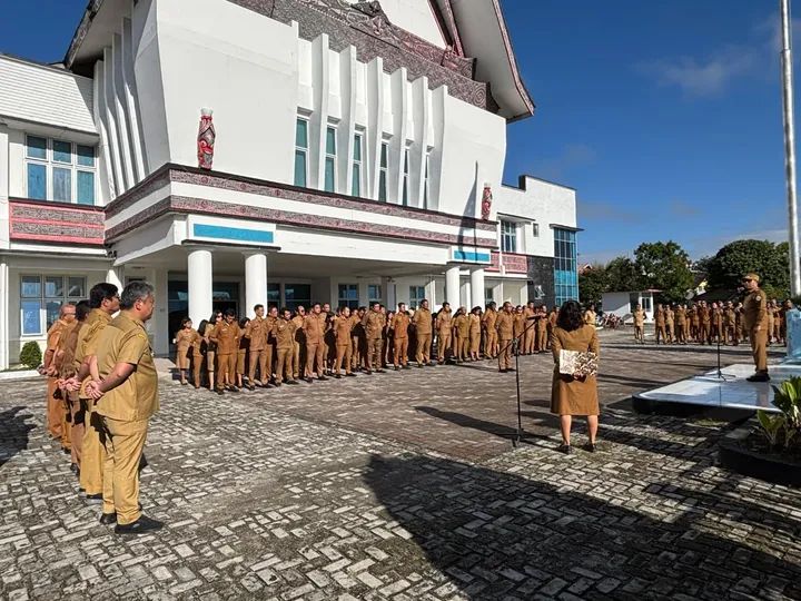 Bupati Taput Pimpin Apel Gabungan, Tekankan Integritas dan Kesiapsiagaan