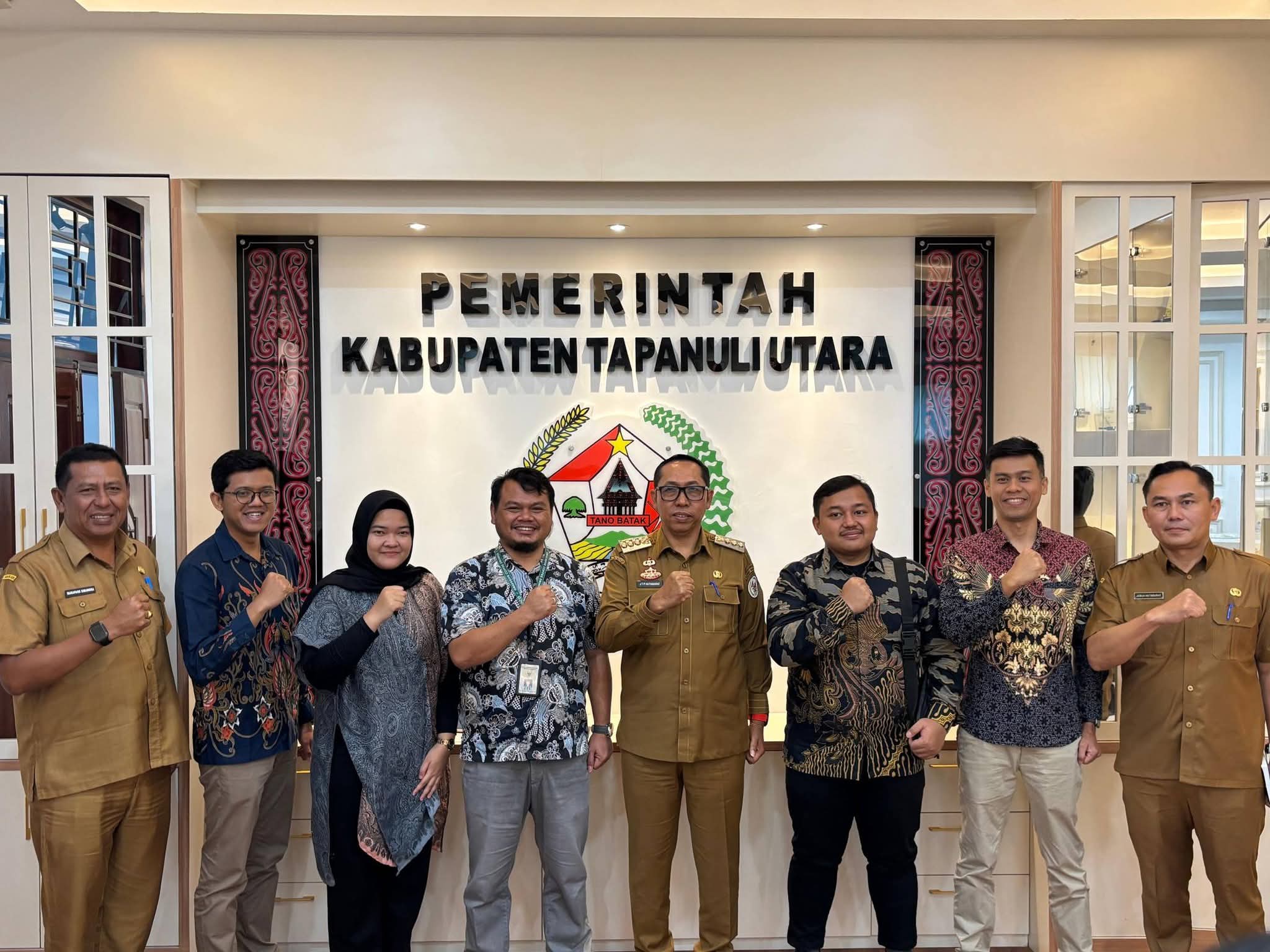Bupati Taput Pimpin Exit Meeting Pemeriksaan Pendahuluan LKPD 2025