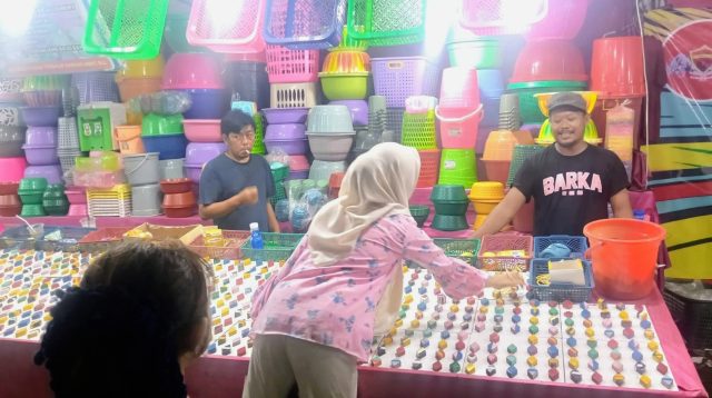Bulan Suci Ramadhan Dinodai Judi Berkedok Adu Ketangkasan di Arena Pasar Malam Desa Renged Kresek?