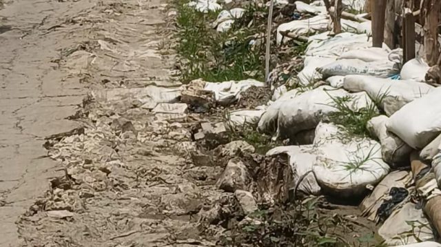 Proyek Miliaran BBWS Citarum Sisakan Borok, Jalan Desa Sukamulya Hancur Lebur, Kontraktor Hanya Kasih “Obat Penenang” Batu Kapur