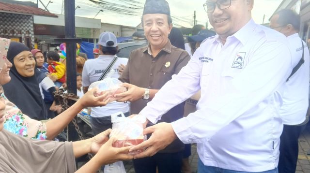 DPC PSI Tapos Bagikan Ratusan Bingkisan Ta’jil, Edi Hotman Saragih, PSI Ingin Hadir di Tengah Tengah Masyarakat