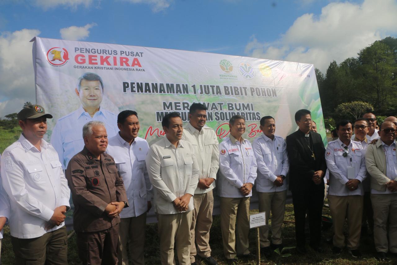 Pemkab Tapanuli Utara Tanam Pohon Bersama Utusan Khusus Presiden, Bahas Mitigasi Bencana