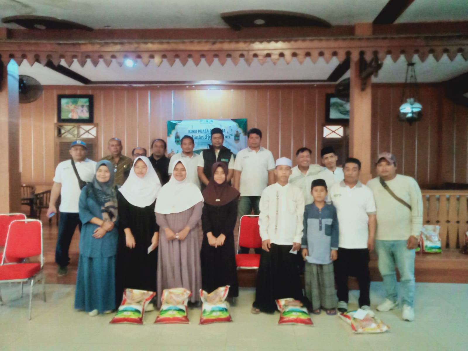 Pokja Wartawan DPRD Kabupaten Bekasi Santuni Puluhan Anak Yatim