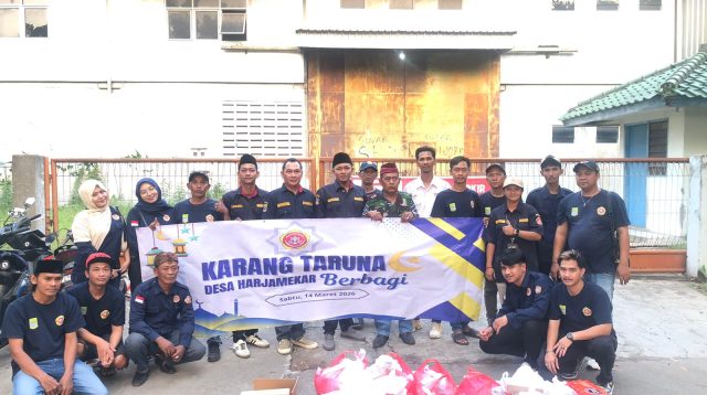 Karang Taruna Desa Harjamekar Tebar Kebaikan, Bagikan Ratusan Paket Takjil di Bulan Ramadan