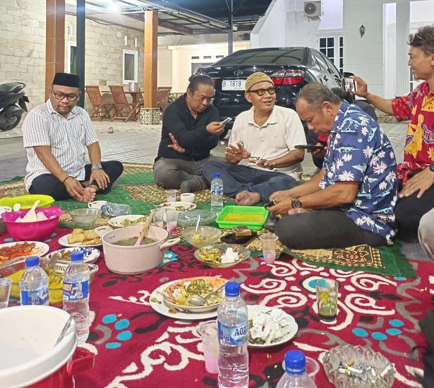 Tokoh Cikarang H. Suparman Ray Perkuat Sinergi Media di Momen Buka Puasa Bersama