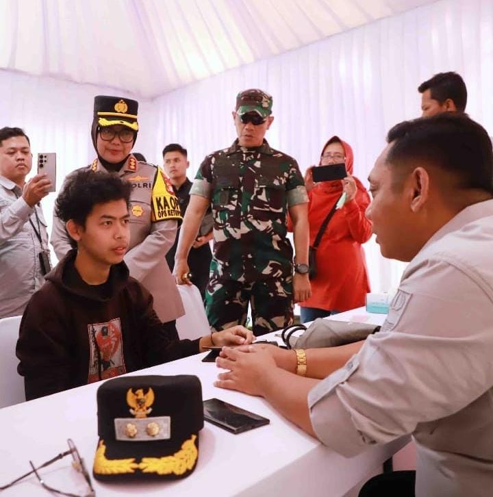 Pastikan Mudik Aman dan Nyaman, Plt Bupati Bekasi Tinjau Posko Terpadu Gedung Juang
