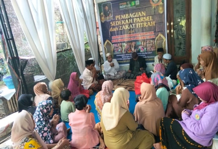 Gandeng Kyai dan Tokoh Masyarakat, FPANN & Kabarnusa24 Salurkan Zakat dan Parsel di Bondowoso