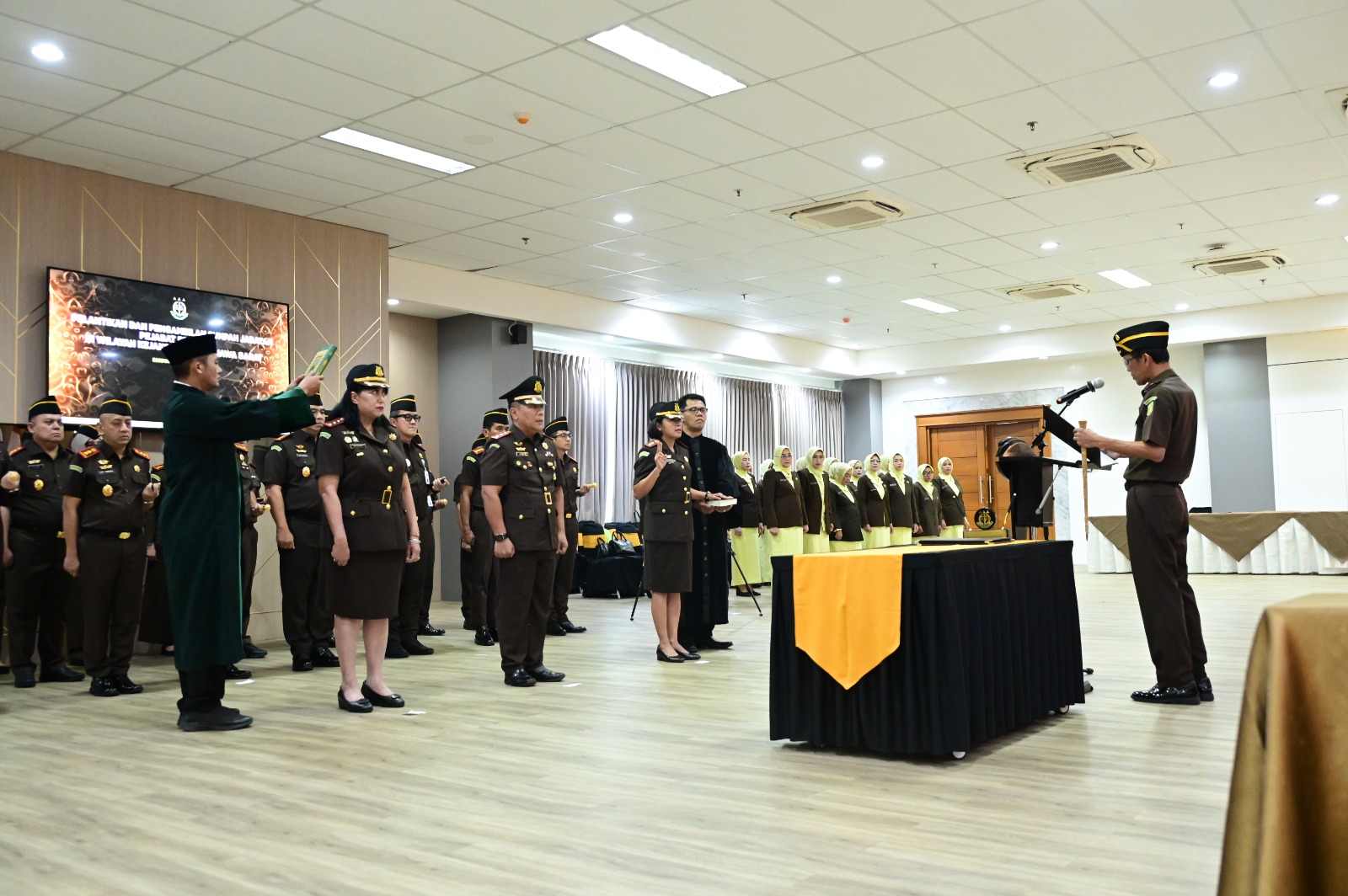 Kajati Jabar Resmi Lantik Kajari Garut, Kuningan, dan Tasikmalaya