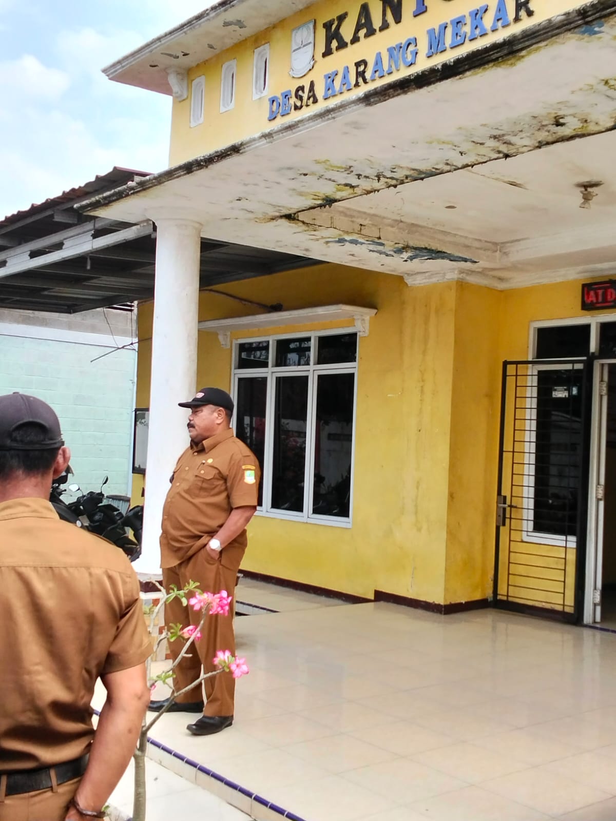 Kades Karangmekar Pimpin Apel Bersama: Momentum Halal Bihalal untuk Tingkatkan Sinergitas Desa