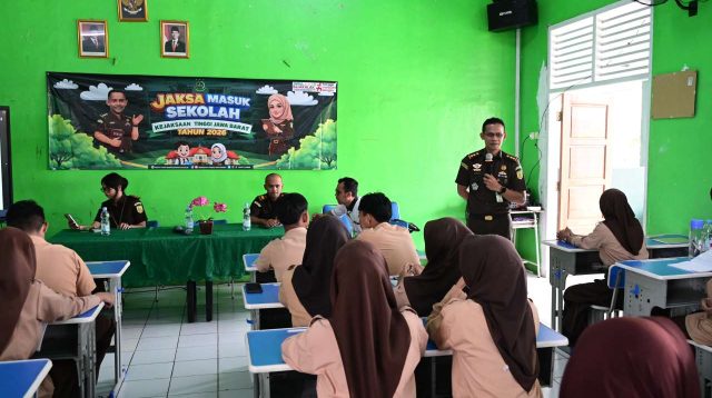 Edukasi Hukum Sejak Dini, Kejati Jabar Gelar Program Jaksa Masuk Sekolah di SMAN 1 Batujajar