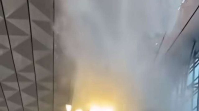 Atap Gate 7 Terminal 3 Bandara Soekarno-Hatta Ambruk Akibat Hujan Lebat