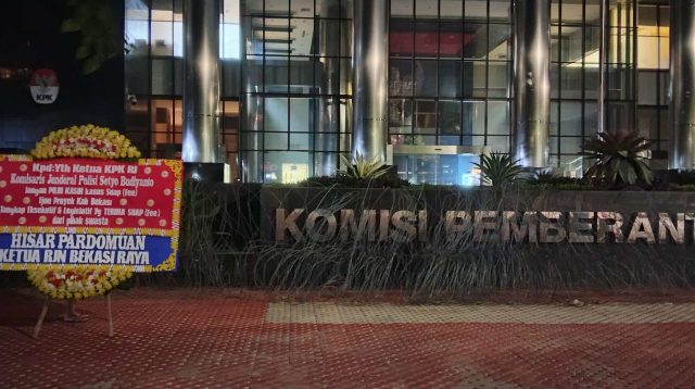 Muncul Karangan Bunga di  KPK, Desak Usut Tuntas Kasus Ijon Proyek Kabupaten Bekasi