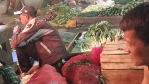 Pasar Tumpah Ramayana Cikarang Meluas, Picu Kemacetan dan Keluhan Pedagang. 27-04-2026