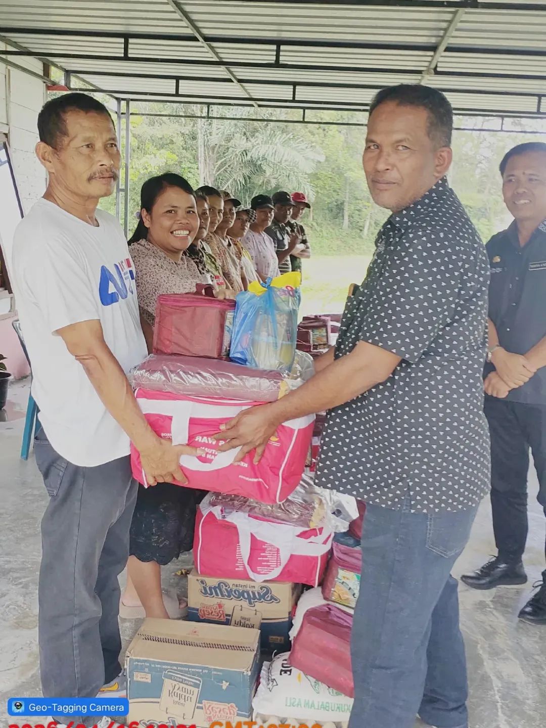 Pemkab Tapanuli Utara Salurkan Bantuan bagi Korban Puting Beliung di Sipoholon