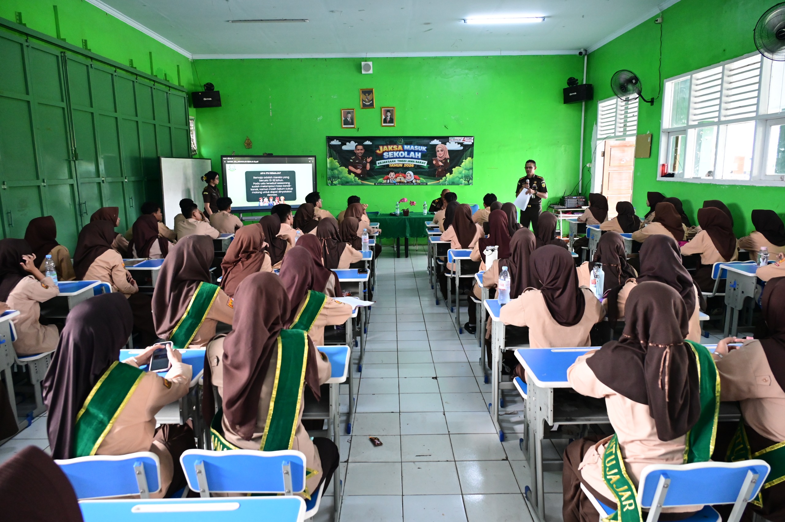 JAKSA MASUK SEKOLAH KEJAKSAAN TINGGI JAWA BARAT DI SMA NEGERI 1 BATUJAJAR