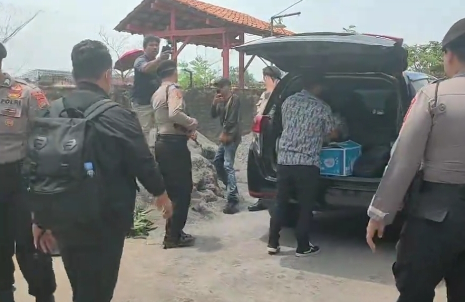 Setelah Rumah di Bandung KPK Geledah Rumah Ono Surono di Indramayu