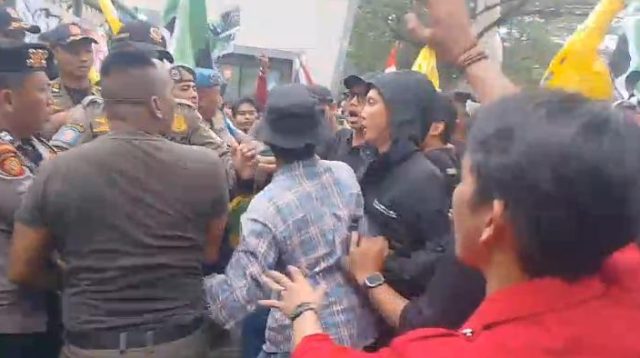 Massa Mahasiswa Terobos Gedung Bupati Bekasi, Kapolres Metro Bekasi Beri Penjelasan Terkait Pengamanan