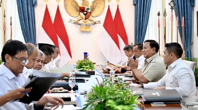 Presiden Prabowo Pimpin Ratas: Targetkan 400 Ribu Bedah Rumah dan Optimalisasi Lahan BUMN