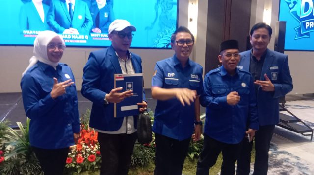 Serahkan SK 27 DPD se-Jabar, PAN Mantapkan Konsolidasi dan Bidik 4 Besar Nasional