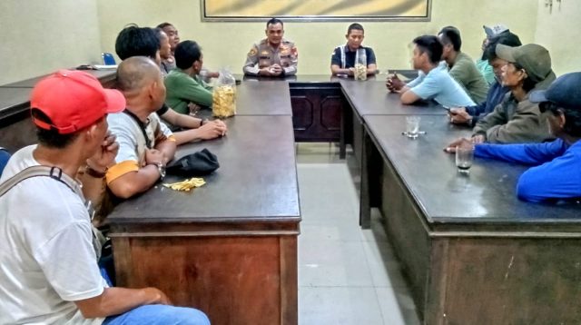Kapolsek Setu Rangkul Ojek Pangkalan, Ajak Jaga Kamtibmas Bersama
