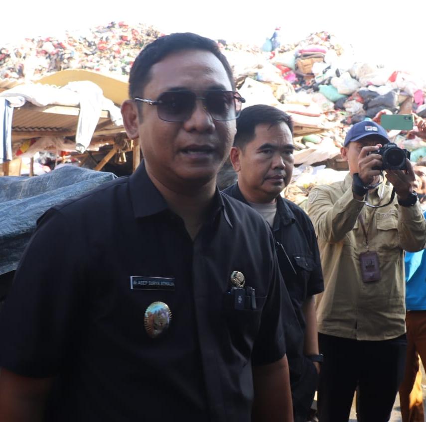 Respons Cepat Keluhan Warga, Plt Bupati Bekasi Segel TPS Ilegal Belasan Tahun di Tambun Utara