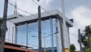 Kawat Berduri di Depan Kantor Gubernur Kaltim Simbol Ketakutan atau Kewaspadaan?