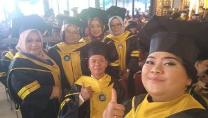 Inspirasi dari Batujaya: Dedikasi Tanpa Batas, Akmalul Azmi Raih Gelar Magister di Unindra