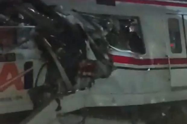 Musibah Tak Ada yang Tahu, KAI Sampaikan Permohonan Maaf dan Fokus Evakuasi Penumpang di Stasiun Bekasi Timur