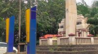 Seperti Tak Peduli Kebersihan Lingkungan, Tugu Perbatasan Cengkareng dan Banten Tampak Terlihat Kumuh