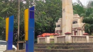 Seperti Tak Peduli Kebersihan Lingkungan, Tugu Perbatasan Cengkareng dan Banten Tampak Terlihat Kumuh