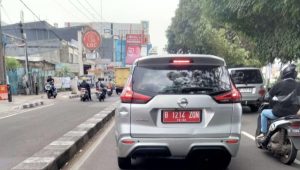 Hari Sabtu Berkeliaran Dijalan, Kendaraan Dinas Milik Pemkot Depok Diduga Telat Bayar Pajak