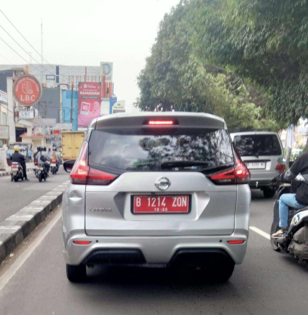 Hari Sabtu Berkeliaran Dijalan, Kendaraan Dinas Milik Pemkot Depok Diduga Telat Bayar Pajak