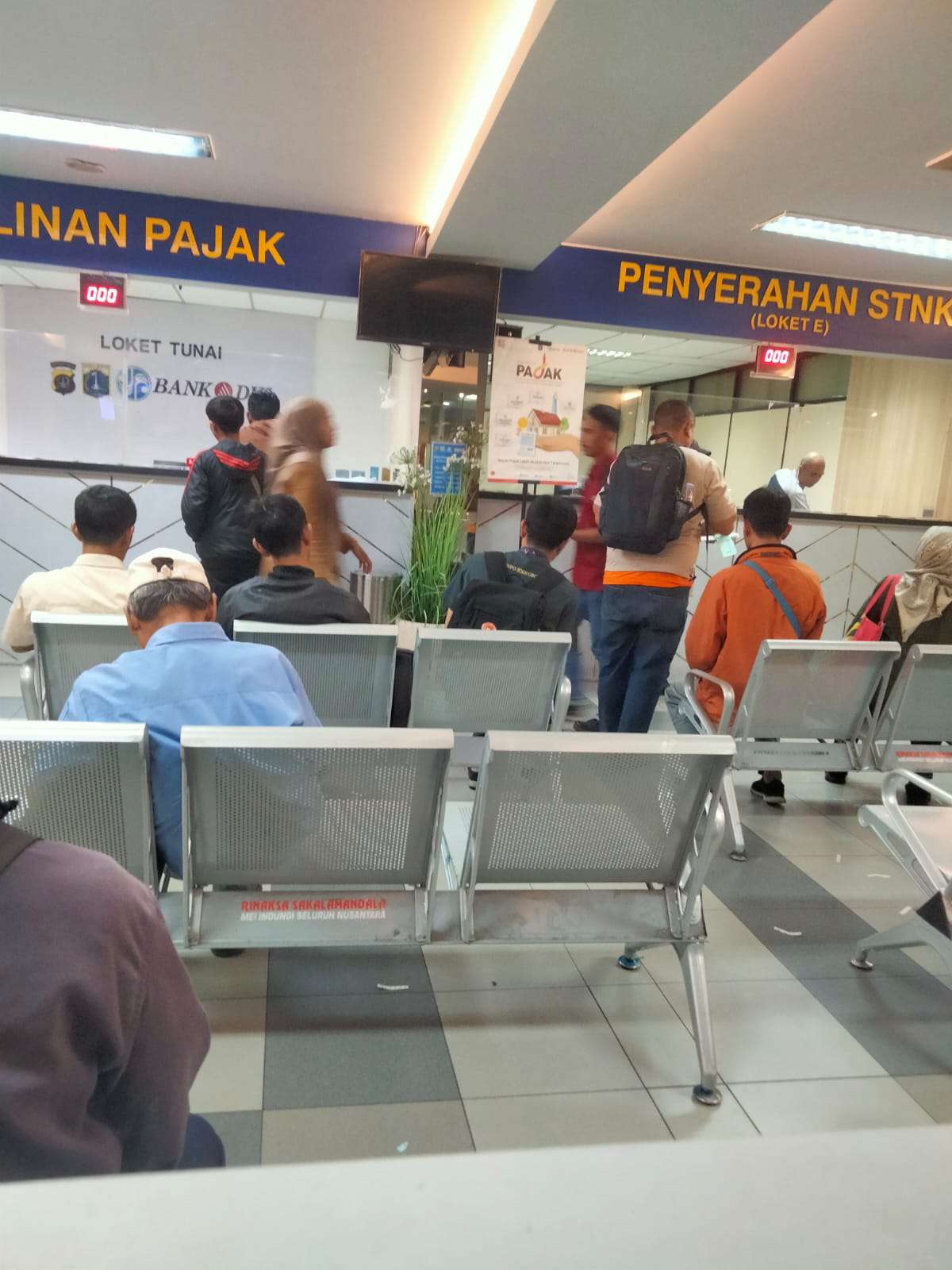 Tv Display Ruang Loket Samsat Jakarta Selatan Lantai 1 Tak Berfungsi