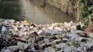 Sampah Numpuk di Kali, Kota Depok Kurang Peduli Terhadap Kebersihan Lingkungan