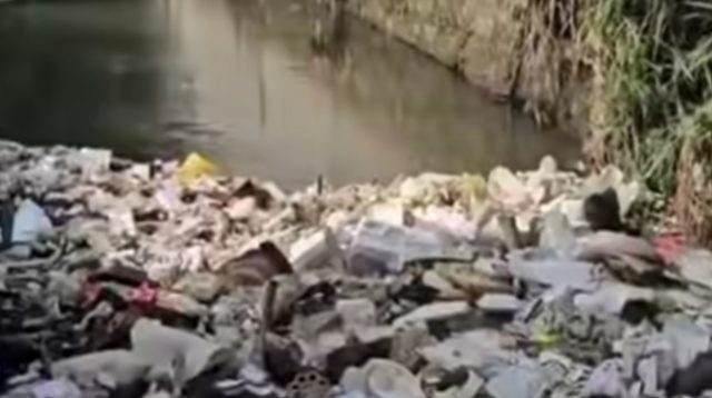 Sampah Numpuk di Kali, Kota Depok Kurang Peduli Terhadap Kebersihan Lingkungan