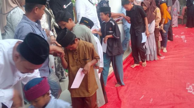 Rutin Digelar Setiap Jumat, Pemdes Karangsari dan PT Mitra Anugerah Perkasa RBR Santuni Ratusan Anak Yatim