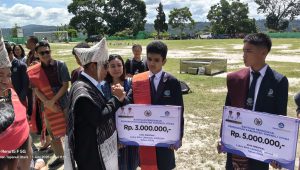 Hari Lahir Pancasila, Bupati Taput Apresiasi Paskibraka dan Beri Bantuan Pendidikan bagi Siswa Berprestasi