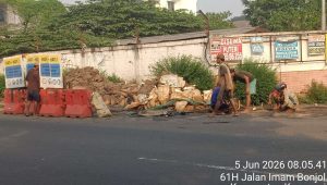 Warga Soroti Proyek PDAM Kota Tangerang di Jalan Imam Bonjol Diduga Abaikan Standar K3