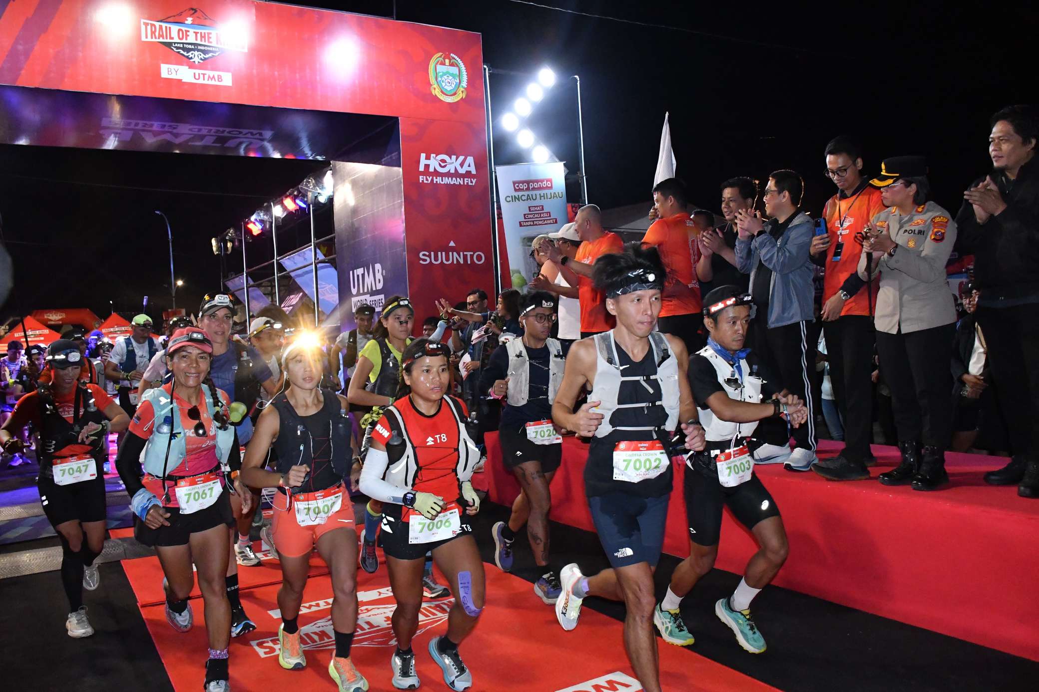 Gubernur Sumatera Utara Bersama Bupati Samosir Lepas Peserta Lomba 100K Trail of The Kings 2026