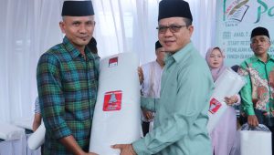 Pesan Moral Mengingat Kematian Bupati Bandung Bagikan Kain Kafan di 1 Muharram