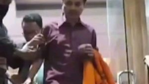 Kasus Ijazah Palsu Jokowi Berlanjut: Roy Suryo dan dr. Tifa Ditangkap Polda Metro Jaya Kasus Ijazah Palsu Jokowi Berlanjut: Roy Suryo dan dr. Tifa Ditangkap Polda Metro Jaya
