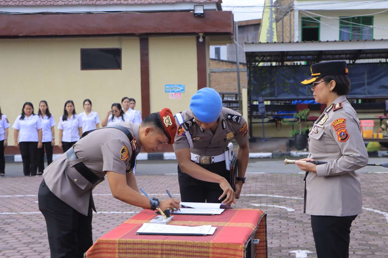 Kapolres Samosir Pimpin Pelantikan Kabag Log dan Sertijab Kasat Reskrim, Tekankan Profesionalisme dan Pelayanan Humanis