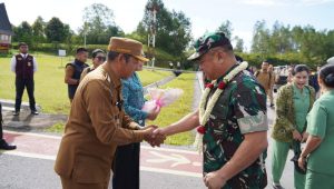 Bupati Taput Sambut Kunjungan Kerja Kasad Jenderal TNI Maruli Simanjuntak di Bandara Silangit Bupati Taput Sambut Kunjungan Kerja Kasad Jenderal TNI Maruli Simanjuntak di Bandara Silangit